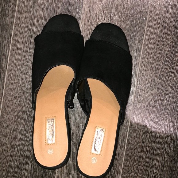🌞2 for 25$ Slip on Ardene sandals - Picture 2 of 3